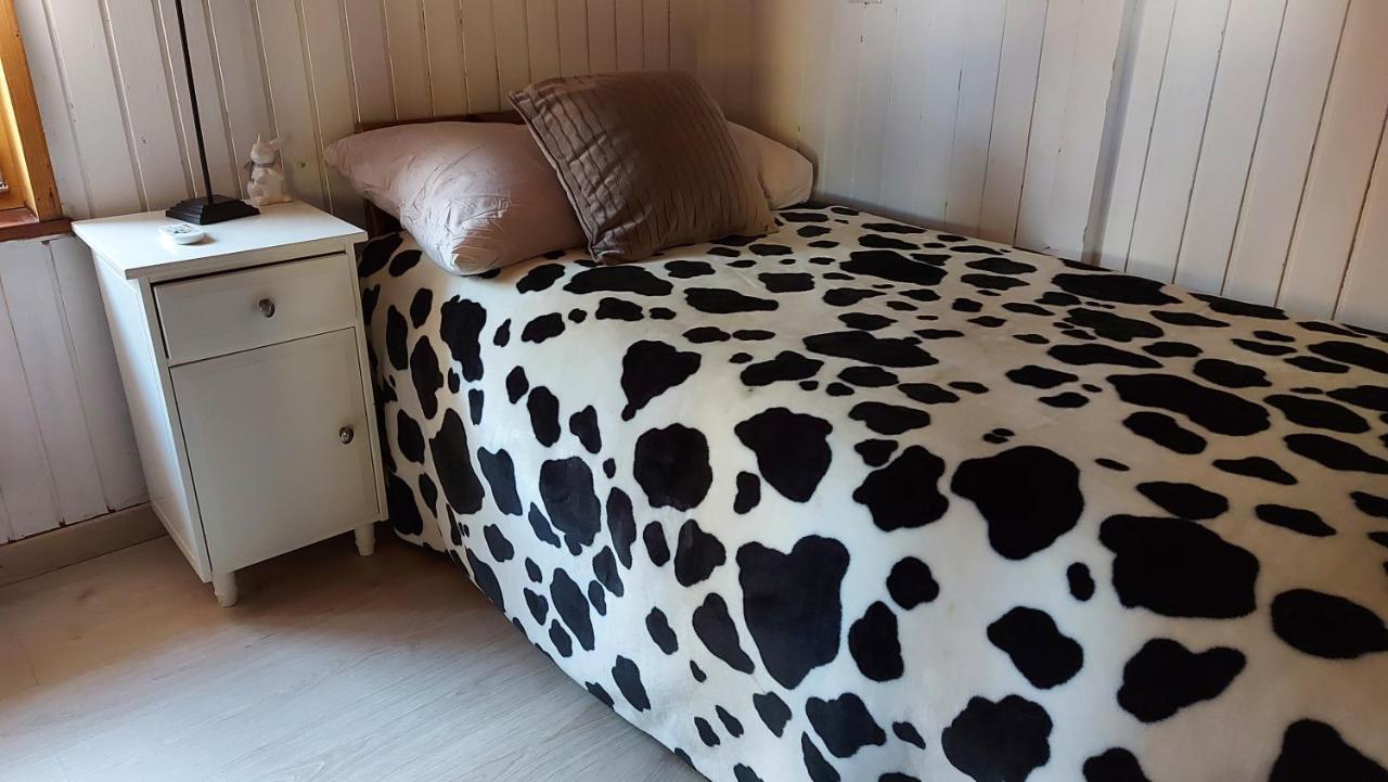 Petite Maison Sur La Colline Du Gibloux: 1Chambre,1 Salon Et Salle De Bain Prives Au Rez De Chausse, Piscine Exterieur Et Bbq , Le Chatelard  Экстерьер фото
