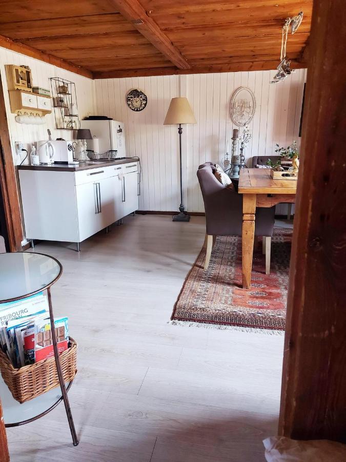 Petite Maison Sur La Colline Du Gibloux: 1Chambre,1 Salon Et Salle De Bain Prives Au Rez De Chausse, Piscine Exterieur Et Bbq , Le Chatelard  Экстерьер фото